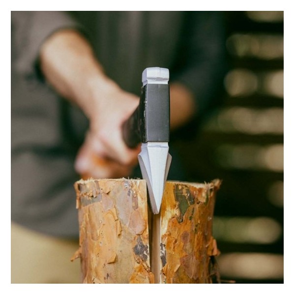 Fiskars X-sērijas X24 šķelšanas cirvis.