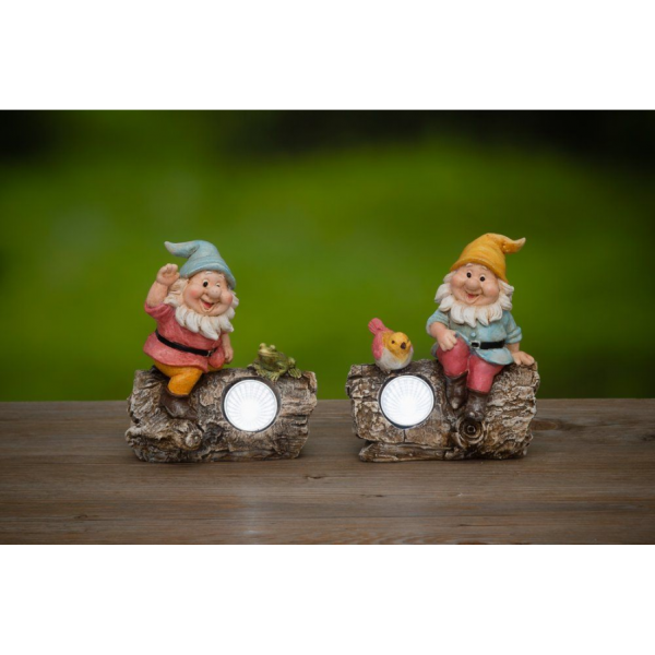 4 LIVING rūķa statuete uz celma ar saules lampu