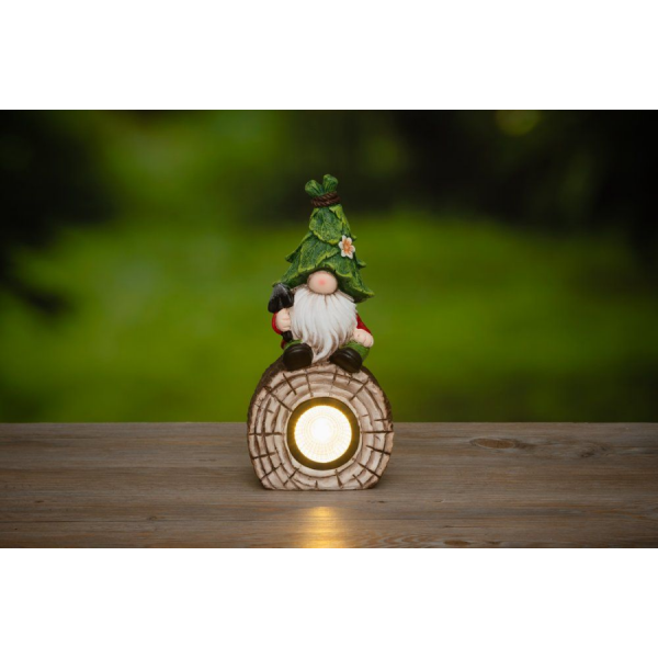 4 LIVING rūķa statuete uz akmens ar saules lampu.